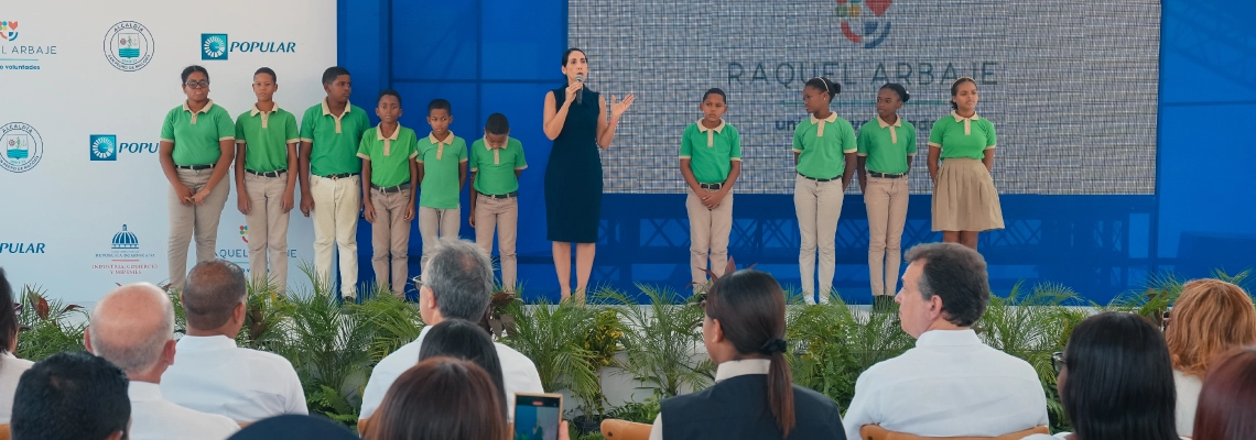 Primera dama, MICM y BPD remozan Parque Infantil La Vega